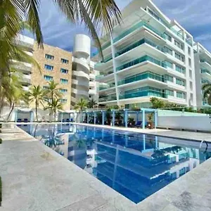 En Morros Frente A La Playa , Cartagena Colombia